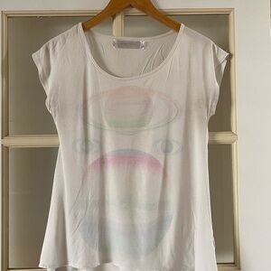 Vintage 90’s t-shirt with outer space graphic.